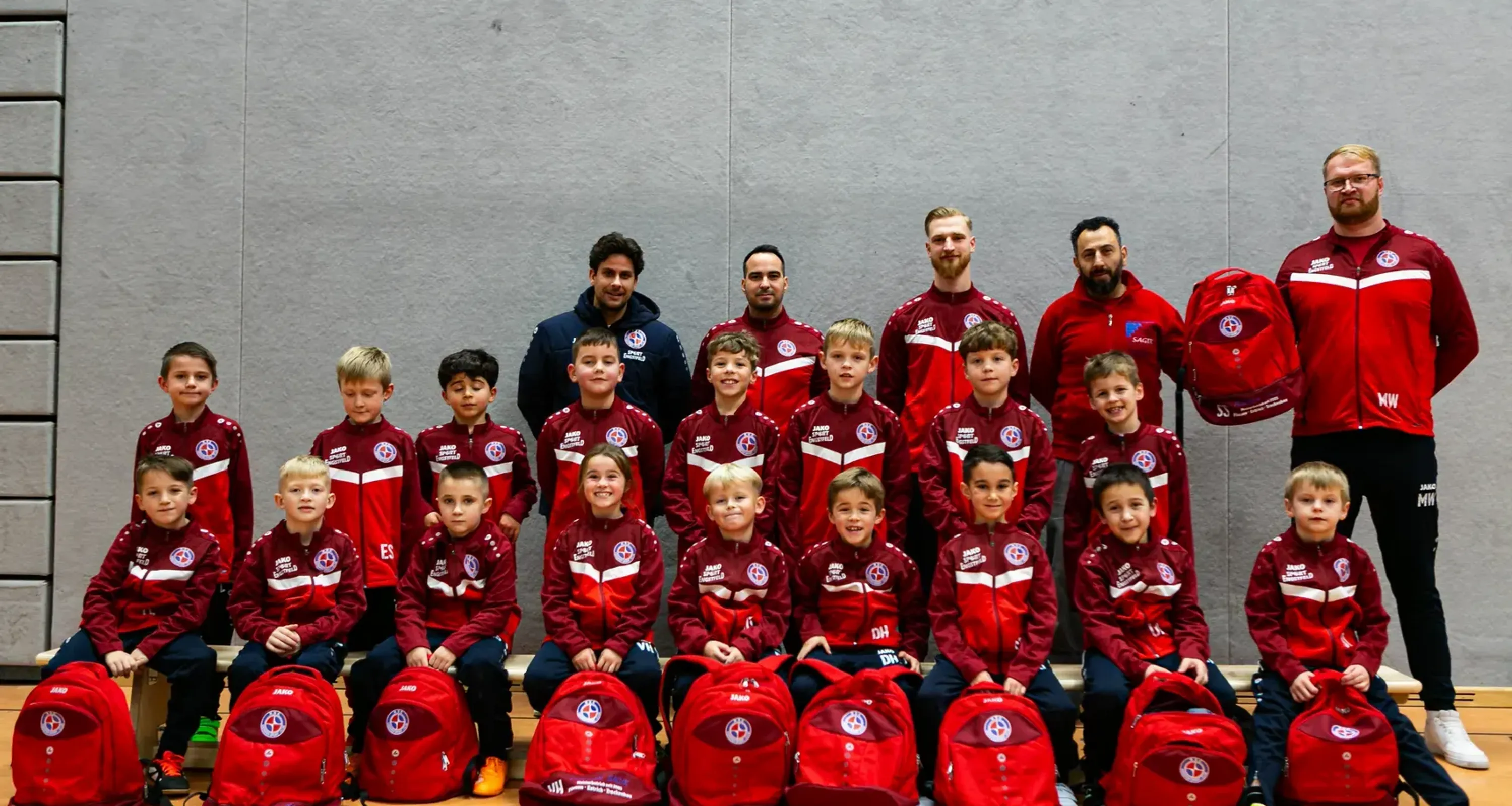 F-Jugend freut sich über neue Trainingsanzüge & mehr