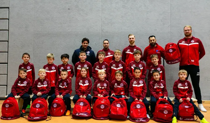 F-Jugend freut sich über neue Trainingsanzüge & mehr